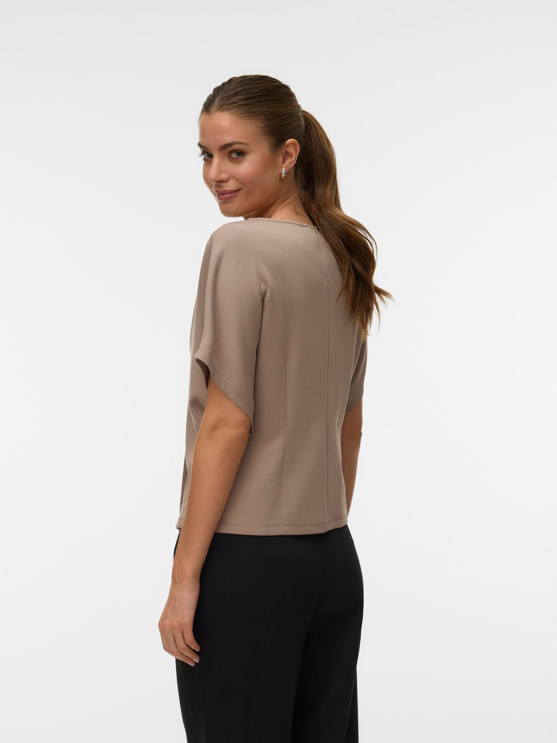 model_shot-back